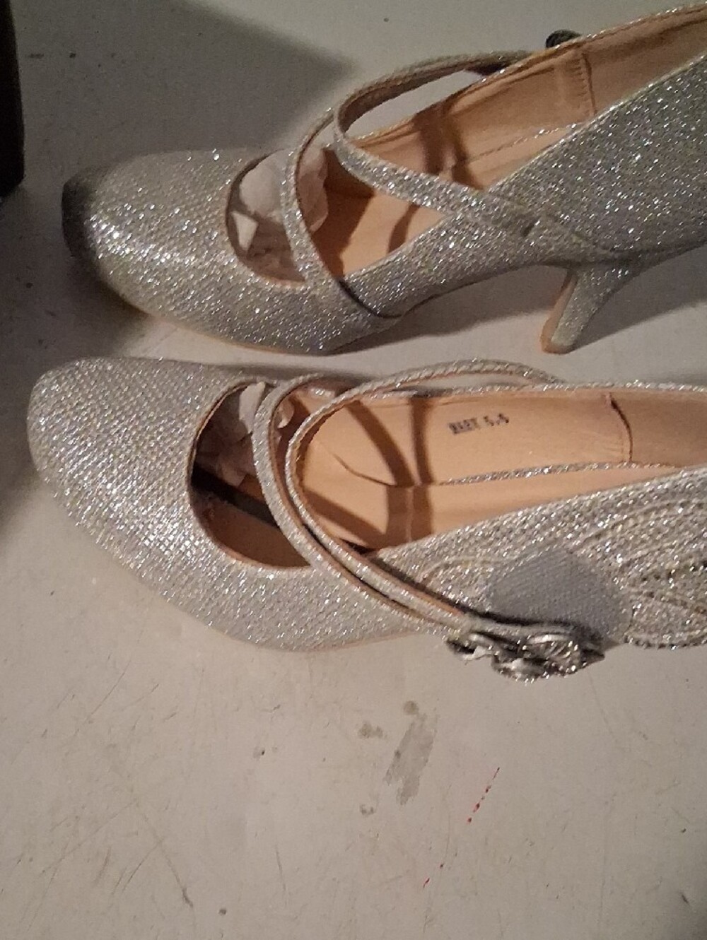 Mia Lady Girls' Silver Glitter Mary Jane Dress Shoes Size 5.5 - Picture 3 of 14